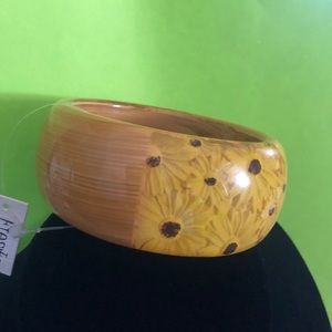 Lucite yellow daisy bracelet